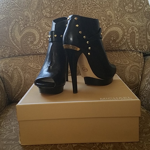 MICHAEL Michael Kors Shoes - Brand new, never worn, Aileen Open Toe...leather